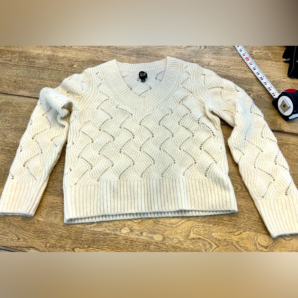 Small GAP Soft knit pullover sweater